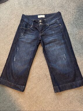 Maurices Indigo Distressed Denim Capris